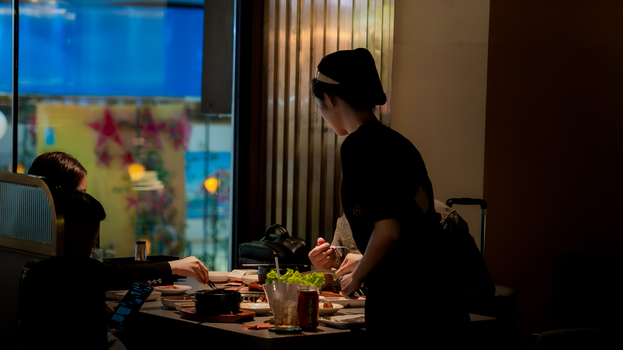 Mỗi bữa ăn không chỉ là thưởng thức, mà là hành trình cảm xúc trong không gian ấm cúng, đầy tinh tế.